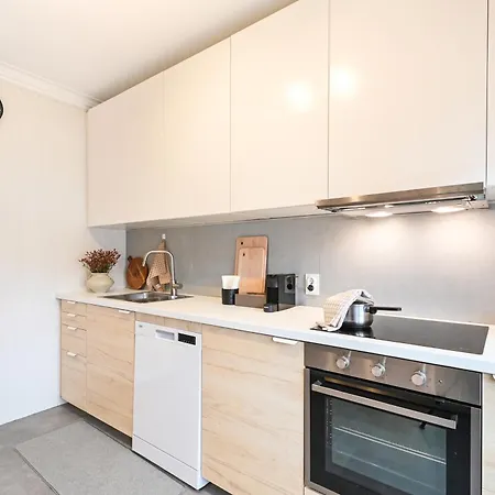 Charming Garden By Se